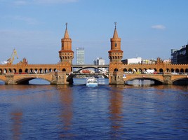 Die Oberbaumbrücke über die Spree ist das "maritime Tor" zum Berliner Südosten