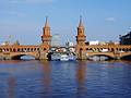 Die Oberbaumbrücke als maritimes Tor zum Berliner Südosten