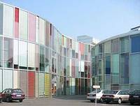 Moderne Institute in der Stadt für Wissenschaft, Wirtschaft und Medien in Berlin Adlershof
